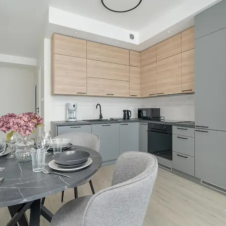Family Apartment In Poznan With 2 Parking Spaces, 3 Bedrooms And Balcony By Noclegi Renters Esterno foto
