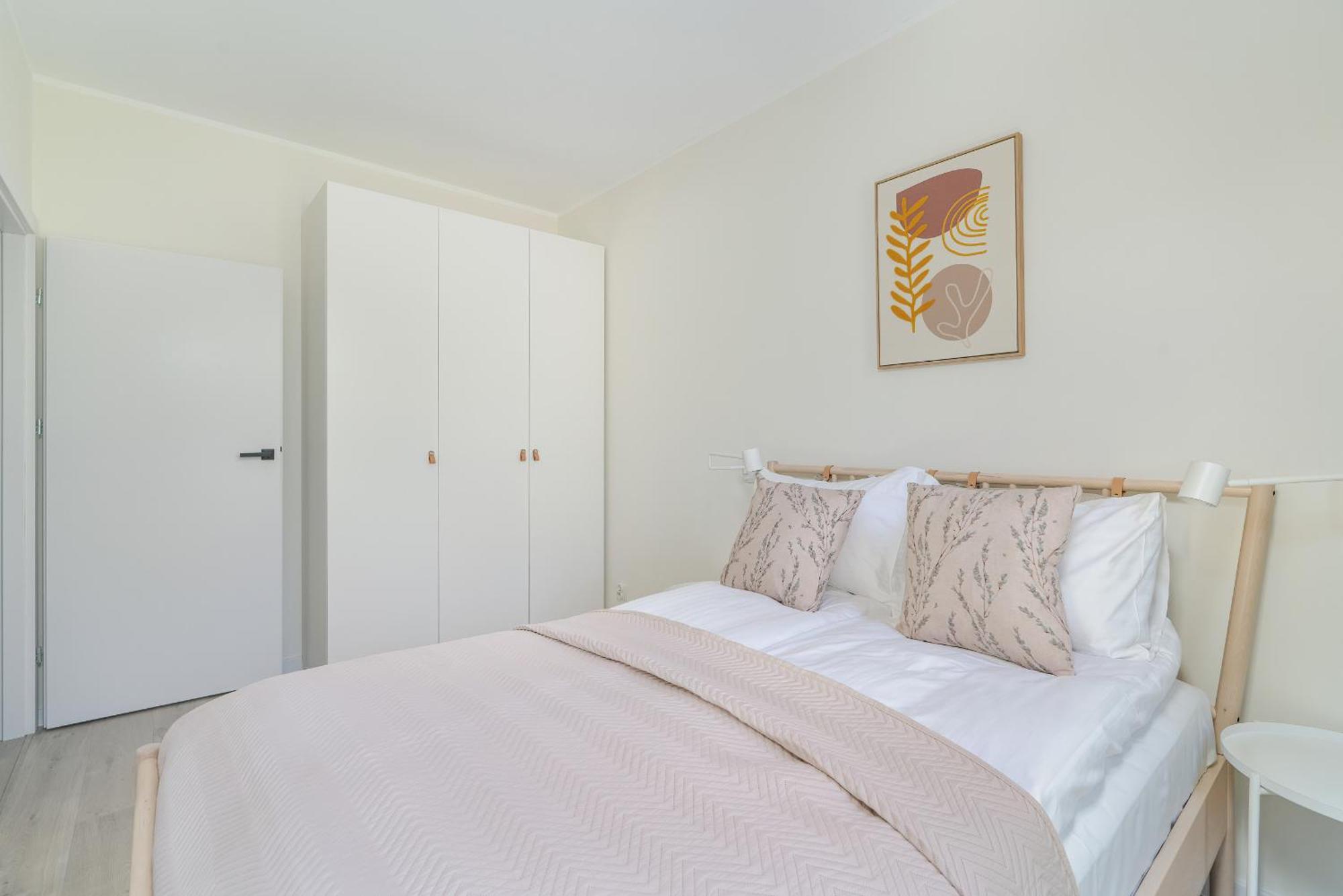 Family In With 2 Parking Spaces, 3 Bedrooms And Balcony By Renters Appartamento Poznań