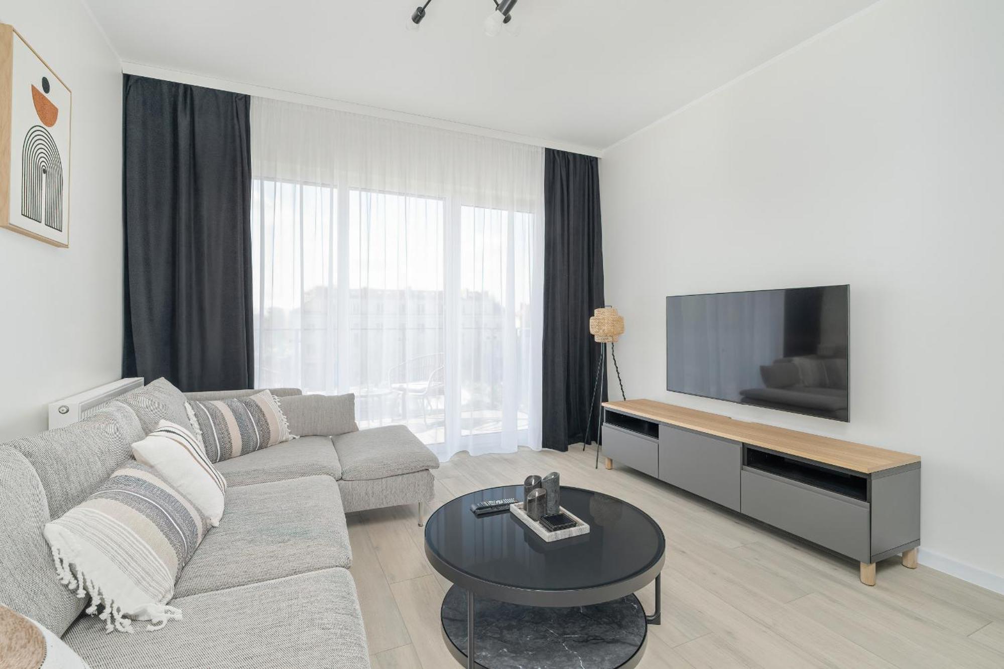 Appartamento Family In With 2 Parking Spaces, 3 Bedrooms And Balcony By Renters *