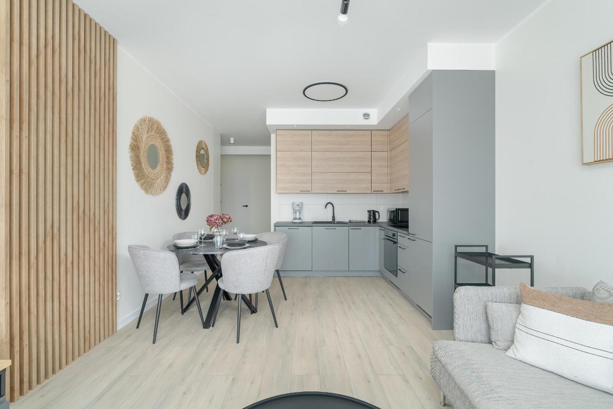Family In With 2 Parking Spaces, 3 Bedrooms And Balcony By Renters Appartamento *