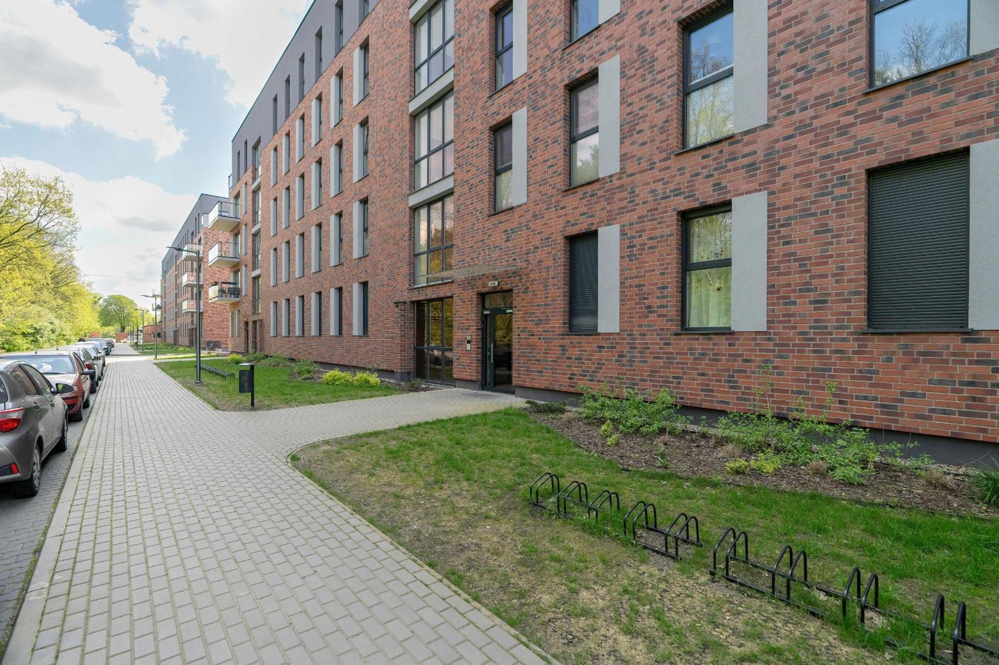 Appartamento Family In With 2 Parking Spaces, 3 Bedrooms And Balcony By Renters *